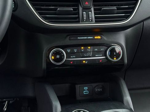 Certified 2022 Ford Escape SE w/ Cold Weather Package image 27