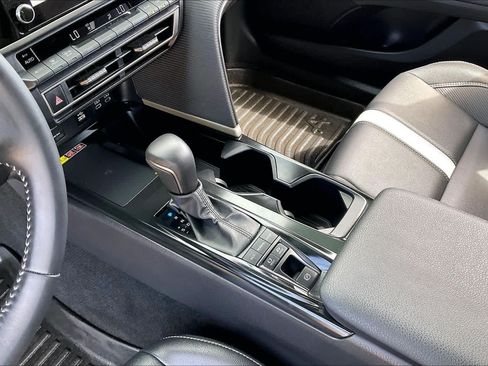 Used 2025 Toyota Camry SE w/ Convenience Package FWD image 16