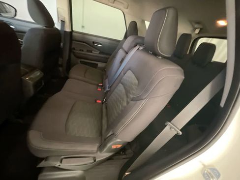 Used 2022 Nissan Pathfinder SV image 21