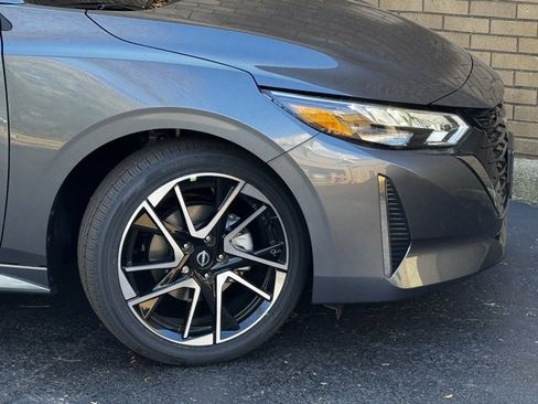 New 2025 Nissan Sentra SR image 6