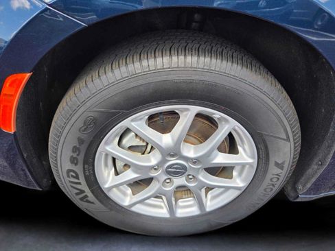 Used 2025 Chrysler Pacifica Select FWD image 9