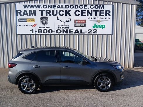 Used 2025 Ford Escape ST-Line image 2