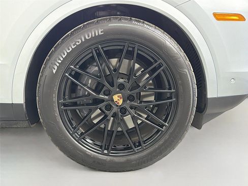 Certified 2026 Porsche Cayenne Coupe AWD/4WD image 14