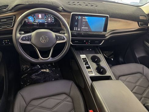 Used 2025 Volkswagen Atlas SE AWD/4WD image 19