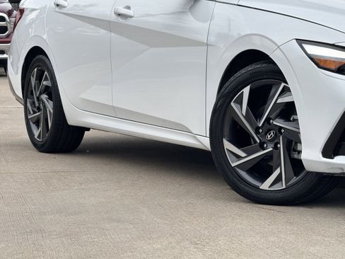 Used 2024 Hyundai Elantra Limited image 3