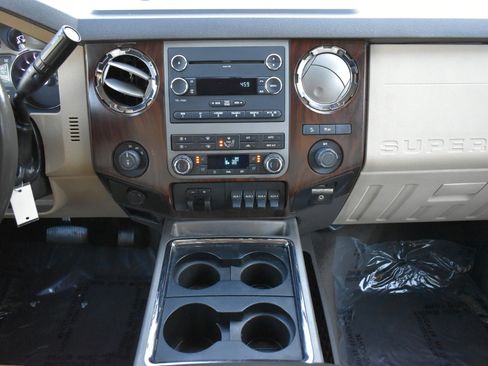 Used 2012 Ford F250 Lariat w/ Lariat Interior Pkg image 19