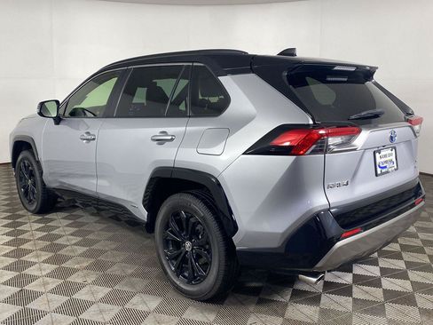 Used 2022 Toyota RAV4 XSE AWD/4WD image 4
