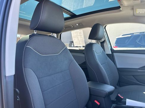 Certified 2023 Volkswagen Taos SE AWD/4WD image 36