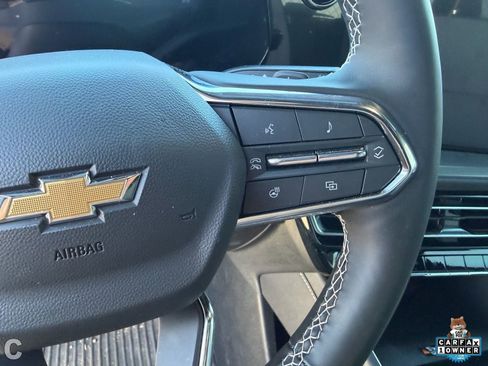 Used 2025 Chevrolet Traverse LT AWD/4WD image 16