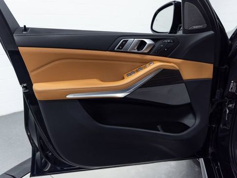 Certified 2024 BMW X7 xDrive40i w/ M Sport Package image 11