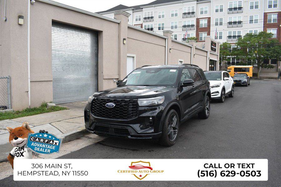 Used 2025 Ford Explorer ST-Line w/ ST-Line Street Pack AWD/4WD image 2