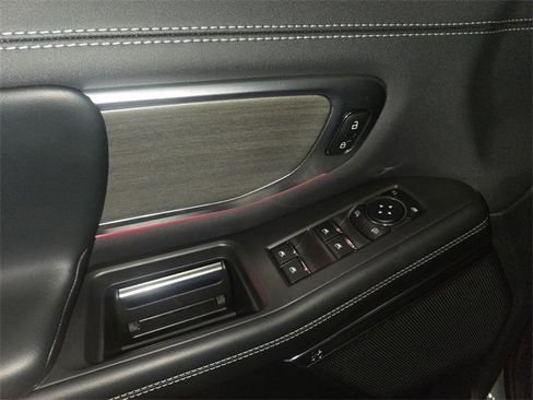 Used 2025 Ford Expedition Platinum image 13