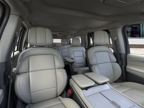 New 2026 Lincoln Navigator L Premier AWD/4WD image 27