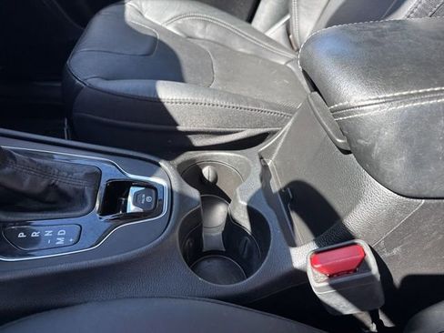 Used 2021 Jeep Cherokee Limited image 26