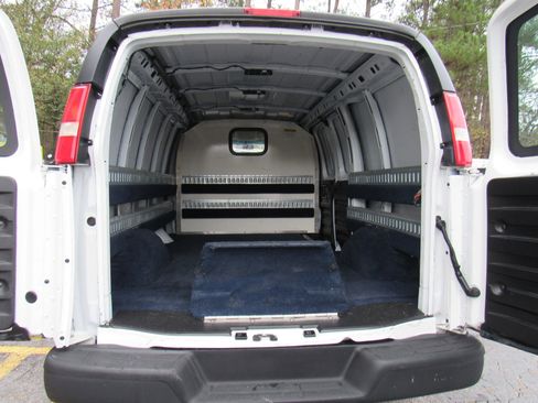 Used 2018 Chevrolet Express 2500 image 19