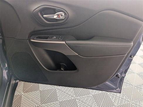 Used 2020 Jeep Cherokee Latitude image 29
