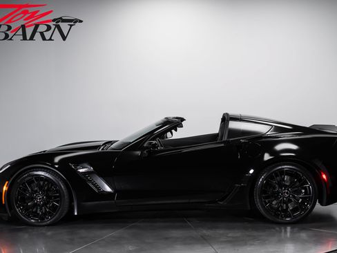 Used 2015 Chevrolet Corvette Z06 w/ 2LZ Preferred Equipment Group RWD image 2