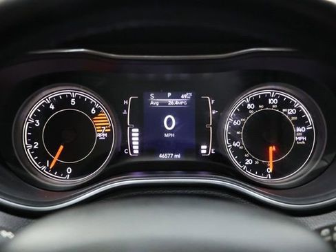 Used 2021 Jeep Cherokee Latitude Plus FWD image 21