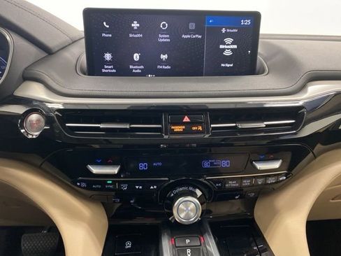 Used 2023 Acura MDX SH-AWD image 12