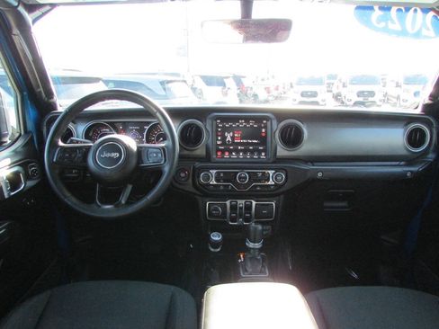Used 2023 Jeep Gladiator Sport AWD/4WD image 23