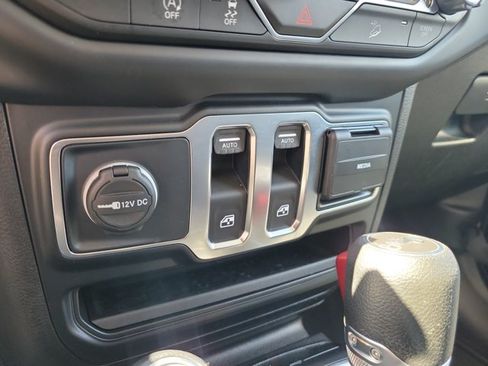 Used 2019 Jeep Wrangler Sport AWD/4WD image 29
