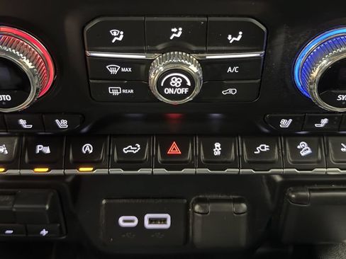Used 2020 GMC Sierra 1500 Denali w/ Denali Ultimate Package AWD/4WD image 13