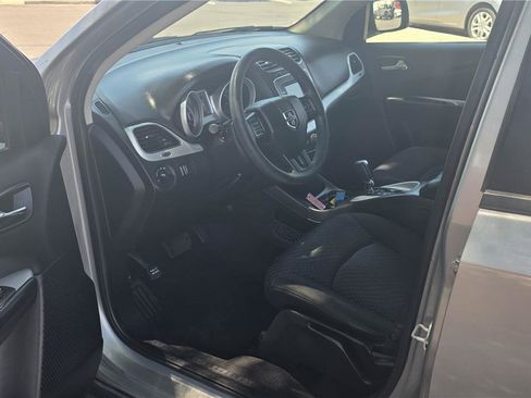 Used 2019 Dodge Journey SE FWD image 15