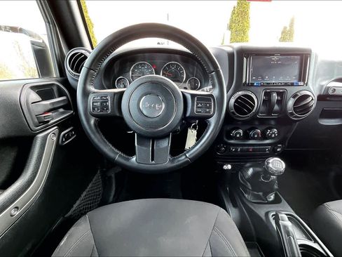 Used 2018 Jeep Wrangler Sport image 6