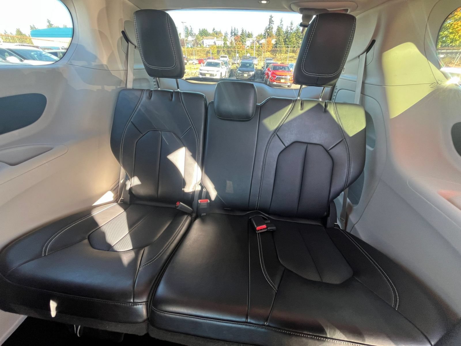 Used 2024 Chrysler Pacifica Touring-L FWD image 30