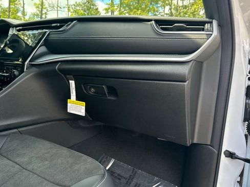 New 2025 Jeep Grand Cherokee Altitude image 25
