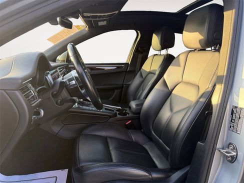 Used 2019 Porsche Macan S image 9