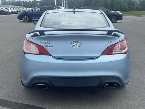 Used 2010 Hyundai Genesis 3.8 RWD image 4