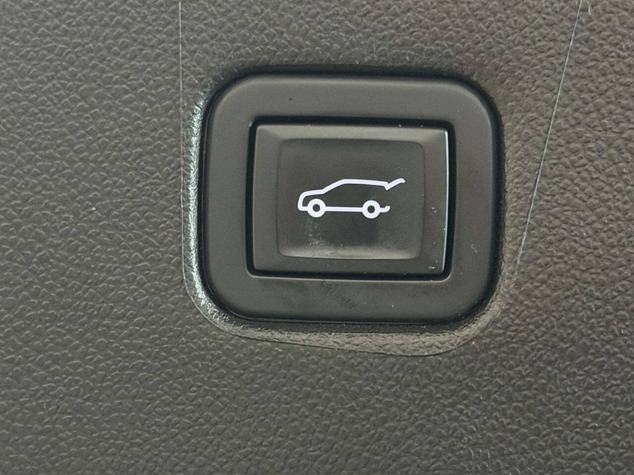Used 2022 Chevrolet Blazer LT w/ Sound & Technology Package FWD image 7
