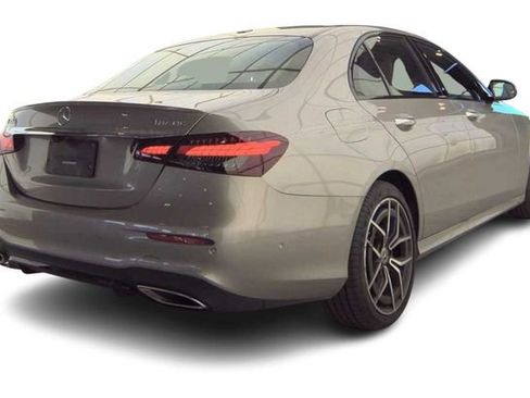 Used 2023 Mercedes-Benz E 350 4MATIC Sedan image 3