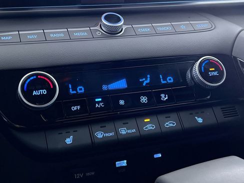 Used 2025 Hyundai Elantra SEL image 20