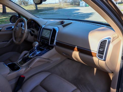 Used 2014 Porsche Cayenne image 31