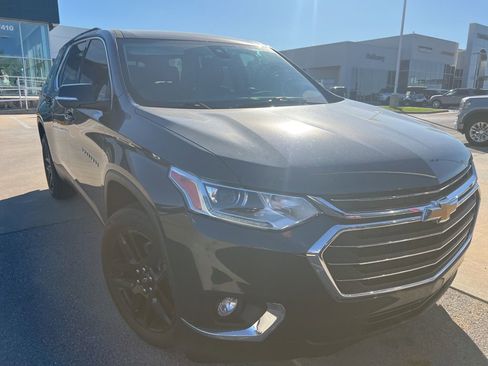 Used 2021 Chevrolet Traverse LT image 7