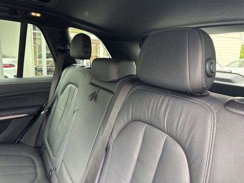 Used 2022 BMW X5 M50i w/ Premium Package image 10