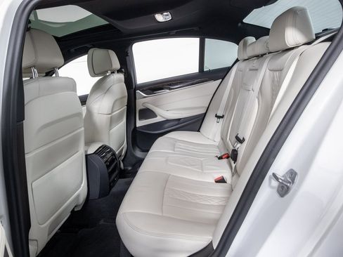 Used 2022 BMW 540i xDrive w/ M Sport Package image 11