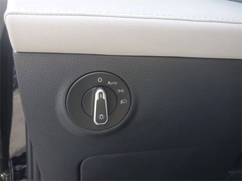 New 2025 Volkswagen Taos SE image 30