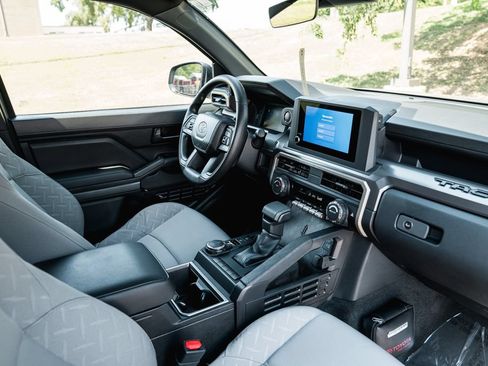 Certified 2026 Toyota Tacoma SR5 AWD/4WD image 11