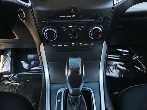 Used 2015 Ford Edge SEL image 23