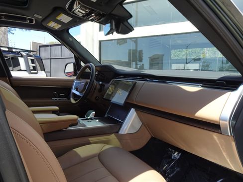 Used 2025 Land Rover Range Rover SE AWD/4WD image 21