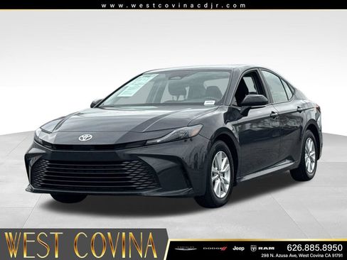 Used 2025 Toyota Camry LE FWD image 4