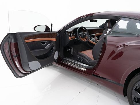 Certified 2024 Bentley Continental GT V8 image 9