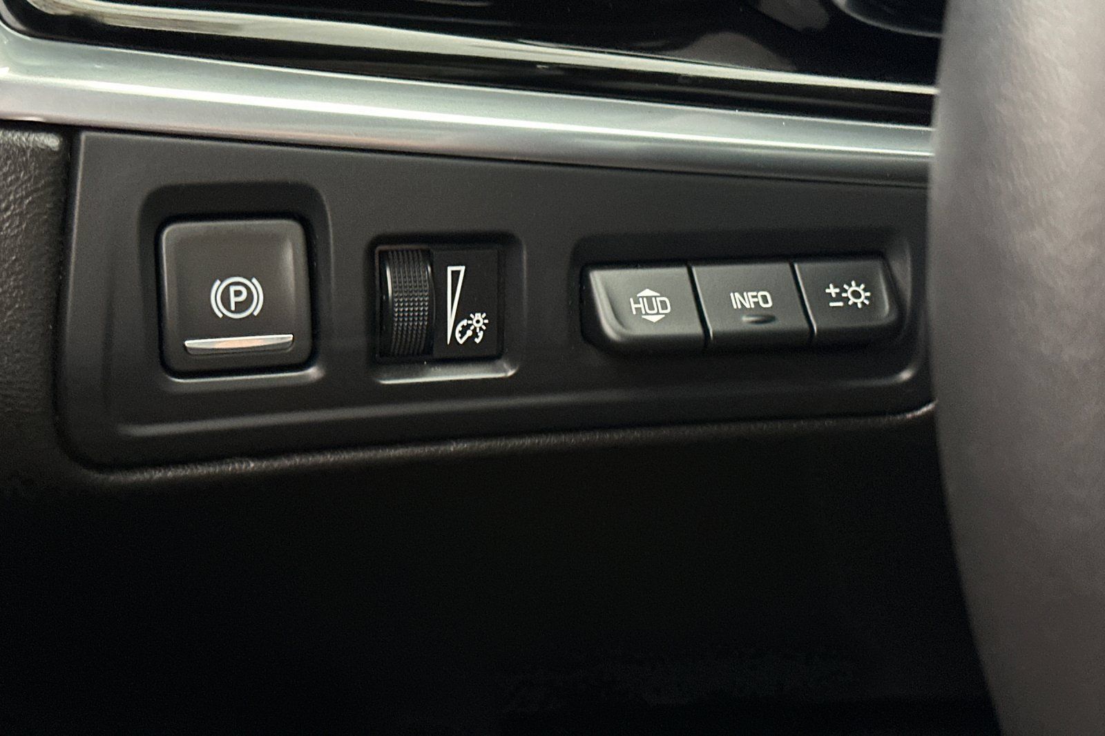 Used 2024 Cadillac XT6 Premium Luxury w/ Technology Package FWD image 37