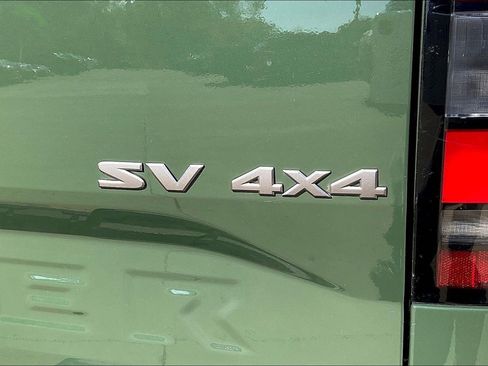 Used 2024 Nissan Frontier SV image 11