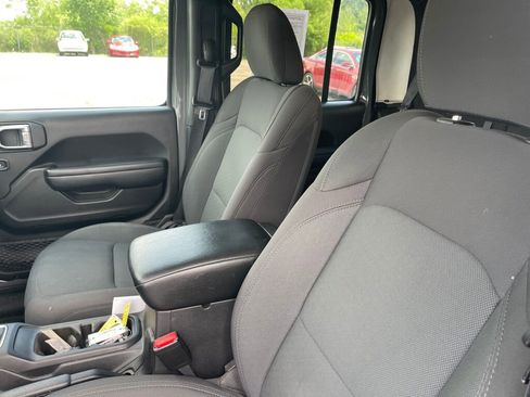 Used 2022 Jeep Gladiator Sport AWD/4WD image 6