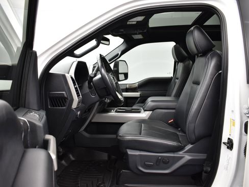 Used 2022 Ford F250 Lariat w/ Black Appearance Package image 8