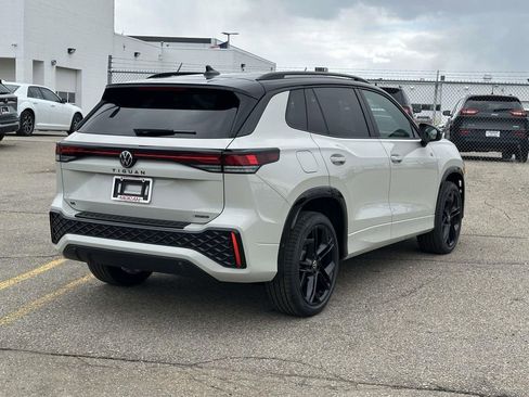 New 2026 Volkswagen Tiguan SE R-Line AWD/4WD image 4
